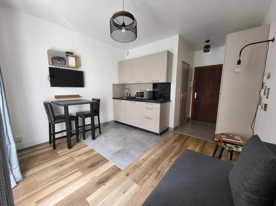 Petit En Plein Centre-ville De Apartment